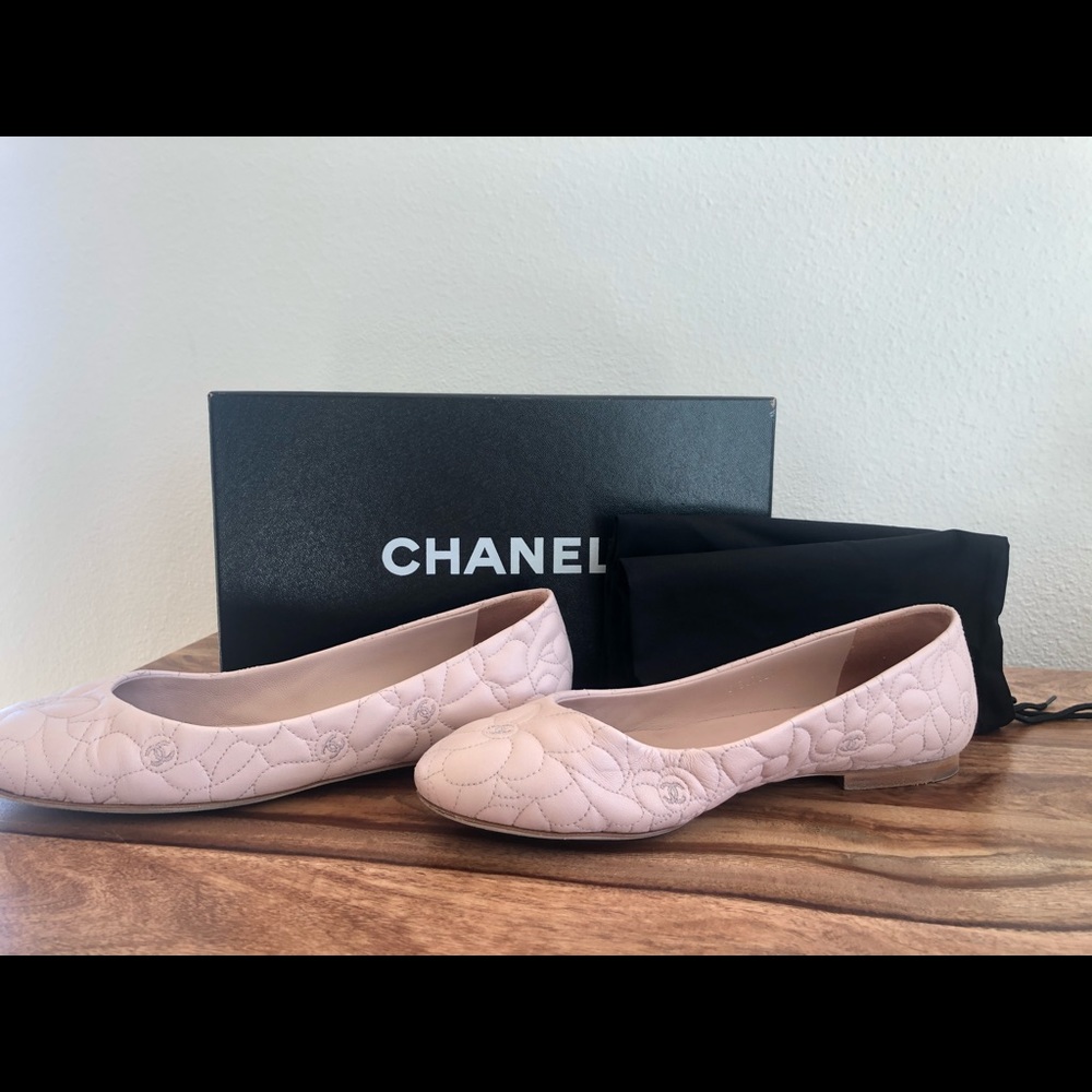 Light pink Camellia print Chanel flats